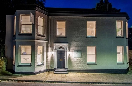 Thetford House | Thetford Hive Aparthotel Deluxe Suite 2