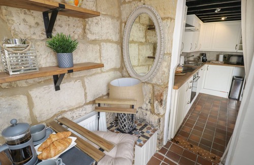 Winchcombe Cottage | THIMBLE COTTAGE, pet friendly, with open fire in Winchcombe