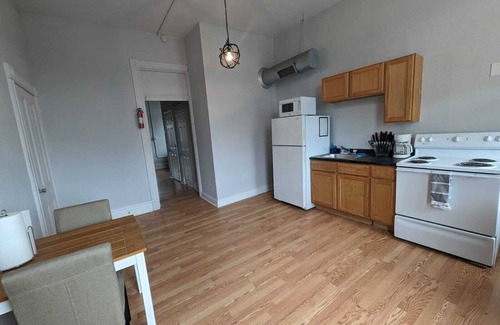 Benton Park West Apartment | Third Floor King Bed w/Off-Street Parking Near SSM/Children's Hospital