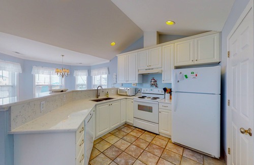 Surf City House | Third-row home near golf with beach access, W/D, deck, AC, hot tub