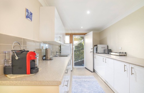 Thirroul Cabin | Thirroul getaway with Island twist