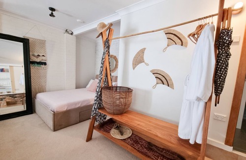 Thirroul Cabin | Thirroul getaway with Island twist