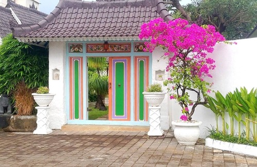 Sanur Cottage | This 3-star hotel offers room service and a concierge service.