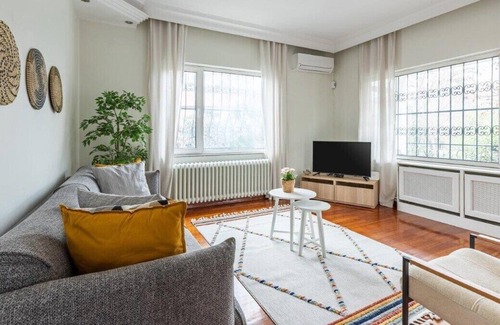Emirgan Mahallesi Apartment | This apartment is a 2 bedroom(s), 1 bathrooms, located in Sarıyer, İstanbul.
