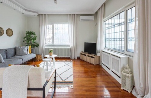 Emirgan Mahallesi Apartment | This apartment is a 2 bedroom(s), 1 bathrooms, located in Sarıyer, İstanbul.