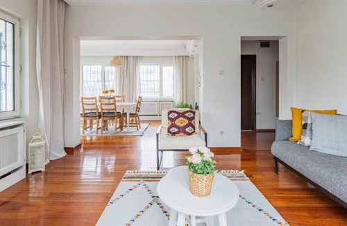 Emirgan Mahallesi Apartment | This apartment is a 2 bedroom(s), 1 bathrooms, located in Sarıyer, İstanbul.