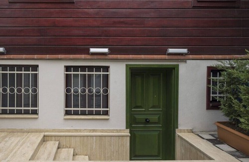 Bebek Apartment | This apartment is a 2 bedroom(s), 1 bathrooms, located in Beşiktaş, İstanbul.