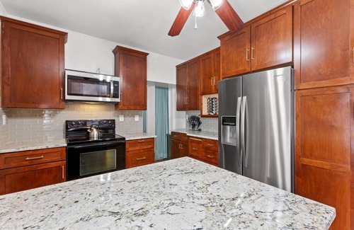Historic South Hill Apartment | This apartment is a 5 bedroom(s), 2 bathrooms, located in Lexington, KY.