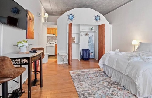 Graduate Hospital Apartment | This apartment is a 1 bedroom(s), 1 bathrooms, located in Philadelphia, PA.
