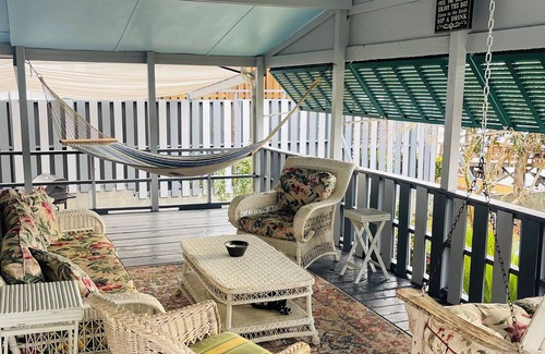 Georgetown House | This beautiful 3-bedroom 2-bathroom Riverfront home is a great place to unwind.