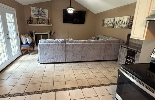 South Baton Rouge House | This cozy home is a beautiful 3 bedroom, 2 full bathroom as with a 2-car garage