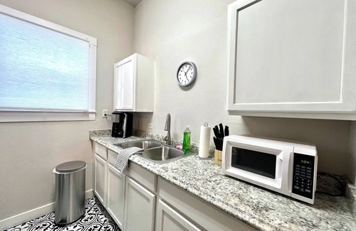 Government Hill Apartment | This duplex is a 1 bedroom(s), 1 bathrooms, located in San Antonio, TX.