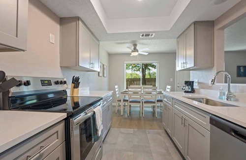 Springwoods Apartment | This duplex is a 2 bedroom(s), 2.5 bathrooms, located in Austin, TX.