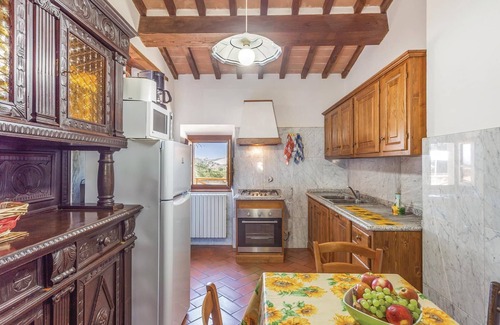 Castiglion Fiorentino House | This former farmhouse is located on a small hill about 3 km from Castiglion Fiorentino.