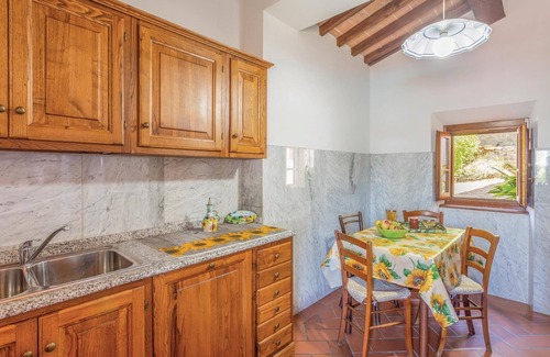Castiglion Fiorentino House | This former farmhouse is located on a small hill about 3 km from Castiglion Fiorentino.