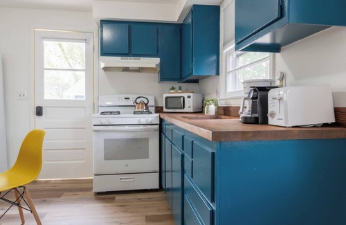 Lincoln Park House | This guest house is a 1 bedroom(s), 1 bathrooms, located in Kingston, NY.