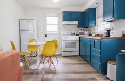 Lincoln Park House | This guest house is a 1 bedroom(s), 1 bathrooms, located in Kingston, NY.