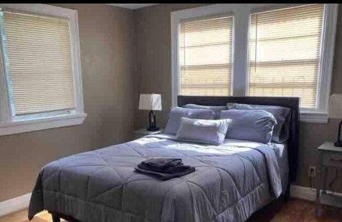 Norwood House | This house is a 3 bedroom(s), 1 bathrooms, located in Birmingham, AL.