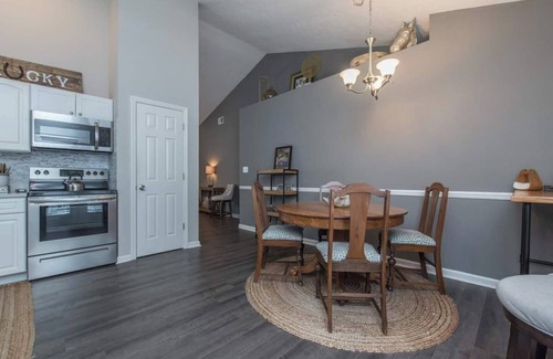 Keene House | This house is a 3 bedroom(s), 2 bathrooms, located in Lexington, KY.