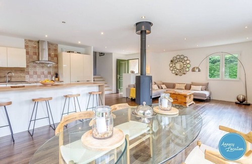 Chaparon House | This house is a 3 bedroom(s), 2 bathrooms, located in Doussard, Auvergne-Rhône-Alpes.