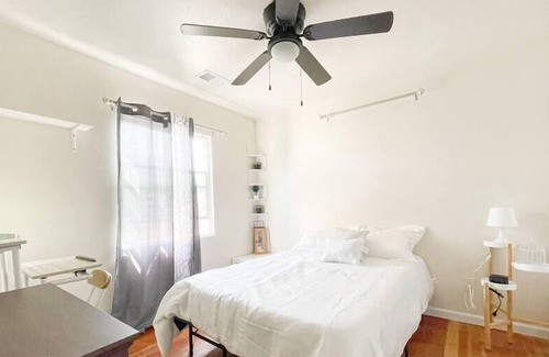 Visalia House | This house is a 3 bedroom(s), 1 bathrooms, located in Visalia, CA.