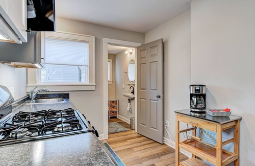 Near Eastside House | This house is a 3 bedroom(s), 1.5 bathrooms, located in Indianapolis, IN.