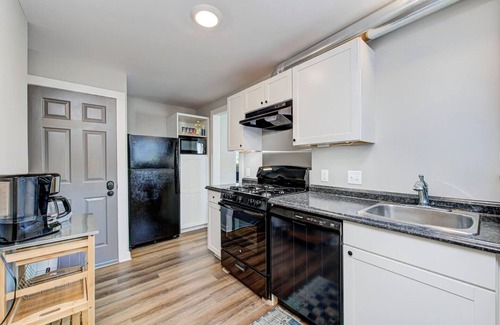 Near Eastside House | This house is a 3 bedroom(s), 1.5 bathrooms, located in Indianapolis, IN.