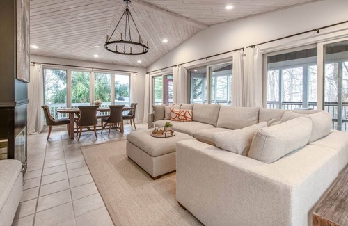 Glenn Haven Shores House | This house is a 4 bedroom(s), 2.5 bathrooms, located in South Haven, MI.