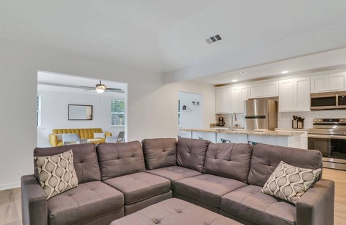 Pooler House | This house is a 4 bedroom(s), 2 bathrooms, located in Pooler, GA.