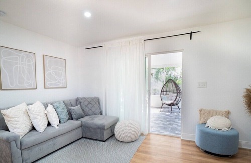Meadowlawn House | This house is a 4 bedroom(s), 2 bathrooms, located in St. Petersburg, FL.