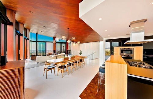 Hollywood Hills House | This house is a 5 bedroom(s), 5 bathrooms, located in Los Angeles, CA.