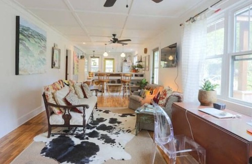 Midtown Cottage | This is not an active listing A Little Bit Country in Savannah - Monthly stays