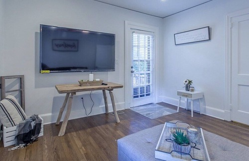 Garden Hills House | This is the glamorous, private Buckhead home is perfect for your Atlanta trip.