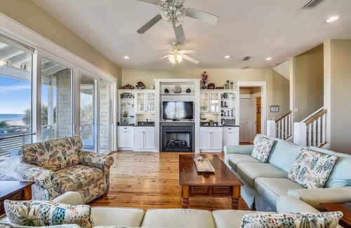 St. George Island House | THIS MAGNIFICENT HOUSE, SITS ABOVE ALL THE HOUSES AROUND IT!