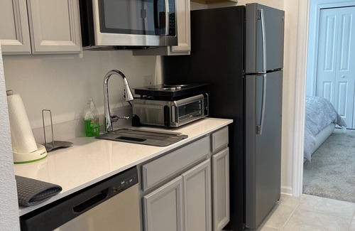 Haines City Apartment | This new suite is located in Haines City. close to every major attraction