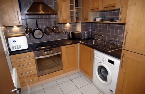 Stratford and New Town Apartment | This one's got a gym, sauna and a steam room!