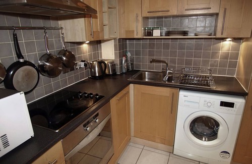 Stratford and New Town Apartment | This one's got a gym, sauna and a steam room!