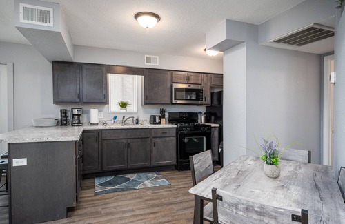 Nims House | This property is conviently located in Lakeside, within minutes from the Lake.