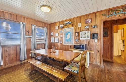 East End House | This Quintessential Beach Cottage Invites You To Indulge In The Essence Of The Beach