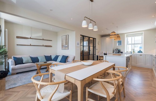 Rhosneigr Apartment | This recently renovated coastal oasis combines contemporary comfort with beach-chic style