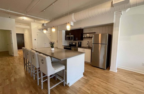 Old Market Apartment | This serviced apartment is a 4 bedroom(s), 4 bathrooms, located in Omaha, NE.