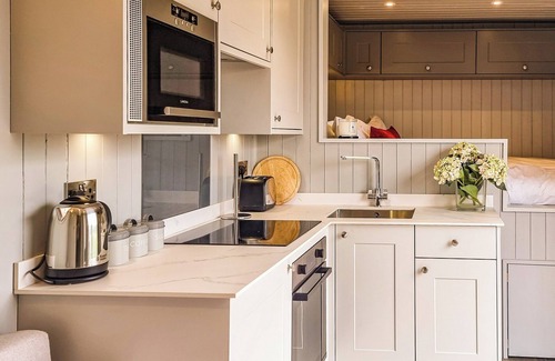 Babcary Cottage | This stunning and unique pod is the ultimate stay for your next getaway.