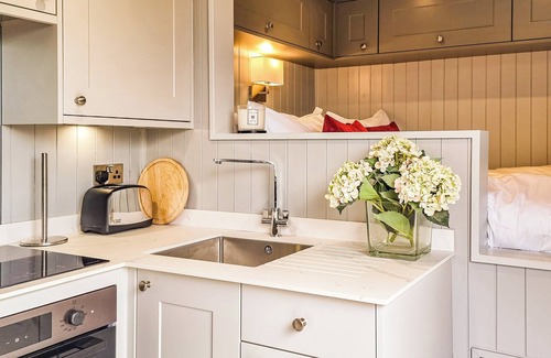 Babcary Cottage | This stunning and unique pod is the ultimate stay for your next getaway.