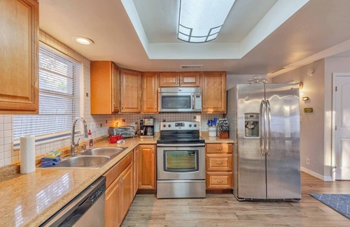 Gulfport House | This townhouse is a 2 bedroom(s), 1 bathrooms, located in Gulfport, FL.