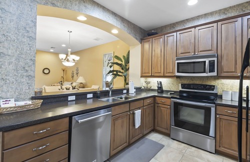 Lakeside Plantation House | This townhouse is a 3 bedroom(s), 2.5 bathrooms, located in North Port, FL.