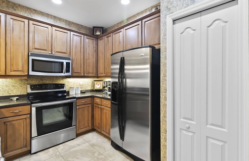 Lakeside Plantation House | This townhouse is a 3 bedroom(s), 2.5 bathrooms, located in North Port, FL.