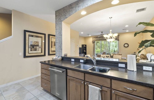 Lakeside Plantation House | This townhouse is a 3 bedroom(s), 2.5 bathrooms, located in North Port, FL.