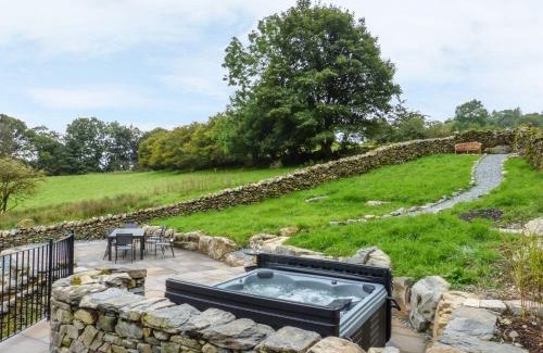 Kendal Ski Chalet | Thornyfield Barn