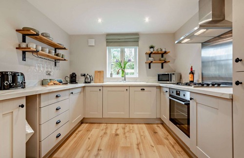 Bourton Cottage | Three bedroom dog friendly holiday cottage in the Cotswolds - Cedar Cottage