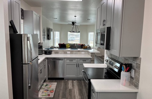 Southeast Houston House | Three-Bed Home w/POOL in Fabulous Houston Medical Center South - Sleeps 12